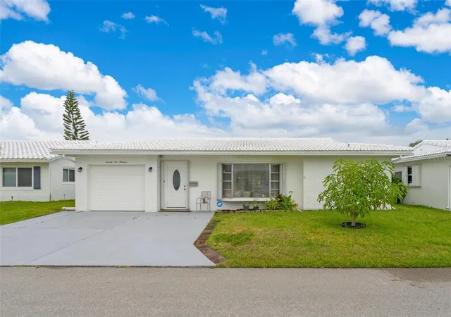 Photo 1 of Single family home for sale at 7500 Nw 66th Terrace, Tamarac, FL 33321 | MLS# O6367294 | Listing updated on 2026-09-05