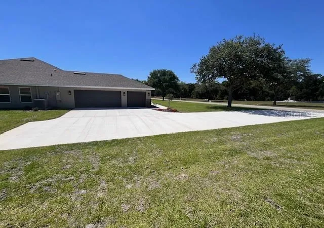Photo 3 of Single family home for sale at 37298 Hidden View Cir, Dade City, FL 33523 | MLS# TB8456386 | Listing updated on 2026-10-20