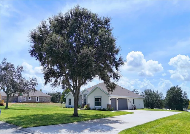 Photo 3 of Single family home for sale at 37041 Hidden View Cir, Dade City, FL 33523 | MLS# TB8456391 | Listing updated on 2026-09-21