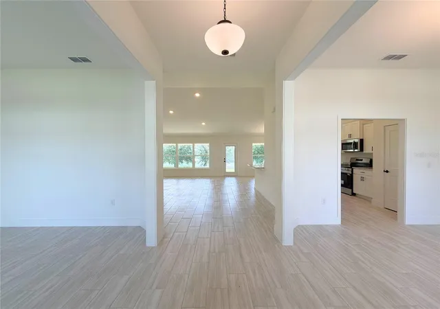 Photo 4 of Single family home for sale at 37041 Hidden View Cir, Dade City, FL 33523 | MLS# TB8456391 | Listing updated on 2026-09-21