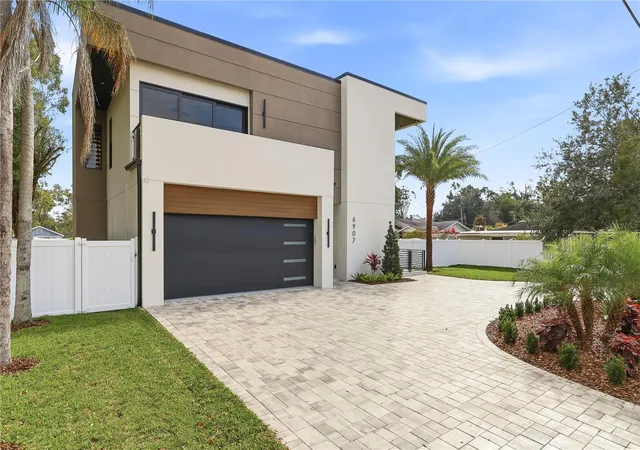 Photo 3 of Single family home for sale at 6907 N Boulevard, Tampa, FL 33604 | MLS# TB8456399 | Listing updated on 2026-10-20