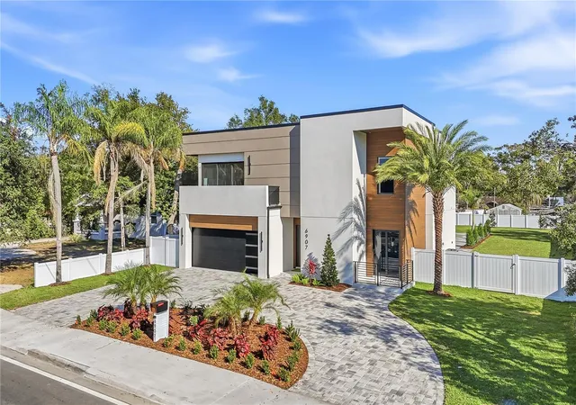 Photo 4 of Single family home for sale at 6907 N Boulevard, Tampa, FL 33604 | MLS# TB8456399 | Listing updated on 2026-10-20