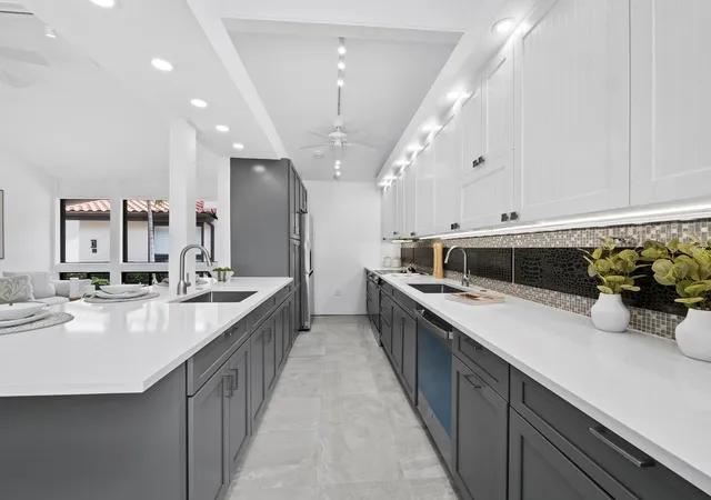 3rd image of 800 S Blvd Of The Presidents, SARASOTA, FL 34236