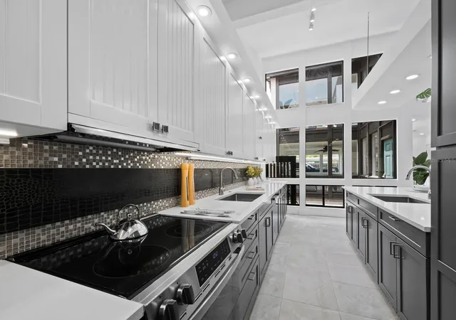 5th image of 800 S Blvd Of The Presidents, SARASOTA, FL 34236