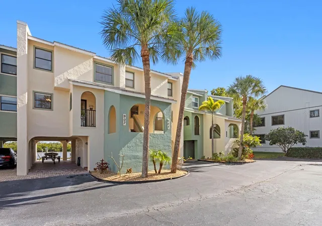 3rd image of 907 Bahia Del Sol Dr, RUSKIN, FL 33570