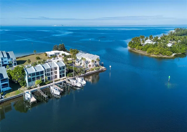4th image of 907 Bahia Del Sol Dr, RUSKIN, FL 33570
