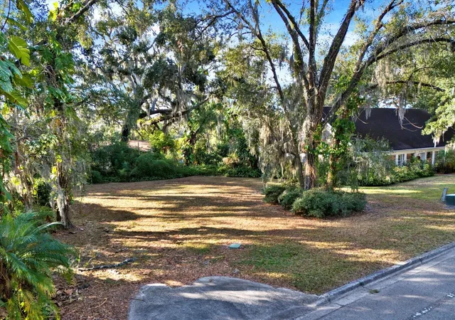 2nd image of 1113 N Riverhills Dr, Temple Terrace, FL 33617 | MLS# A4675367