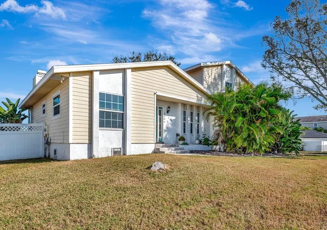 Photo 3 of Sale Pending at 4406 17th Street W, Palmetto, FL 34221 | MLS# A4675375 | Listing updated on 2026-05-13