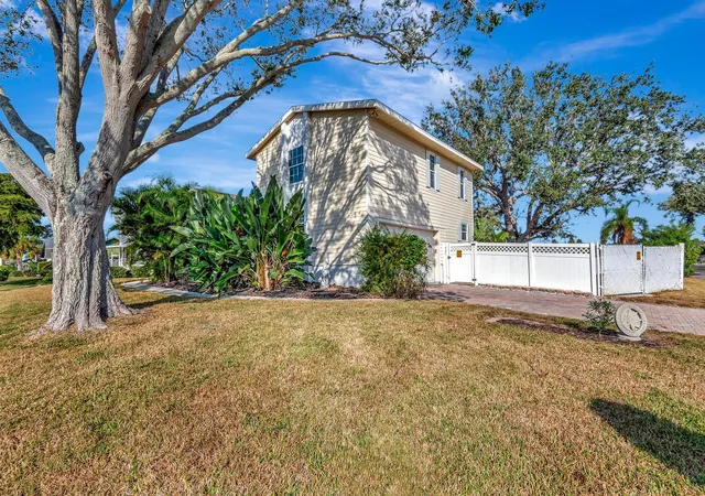 Photo 3 of Sale Pending at 4406 17th Street W, Palmetto, FL 34221 | MLS# A4675375 | Listing updated on 2026-05-13