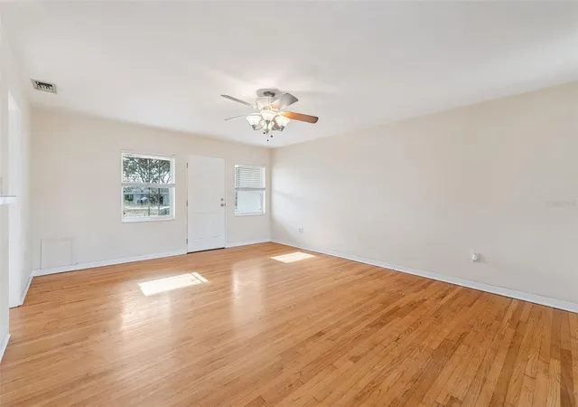 4th image of 1301 Evalyn Dr Se, Winter Haven, FL 33880 | MLS# L4957933