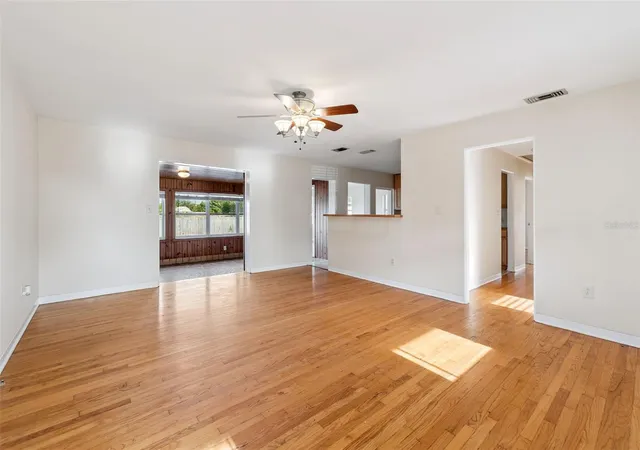 5th image of 1301 Evalyn Dr Se, Winter Haven, FL 33880 | MLS# L4957933