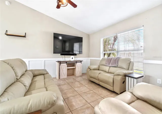 4th image of 6 Almond Crse, Ocala, FL 34472 | MLS# OM715136