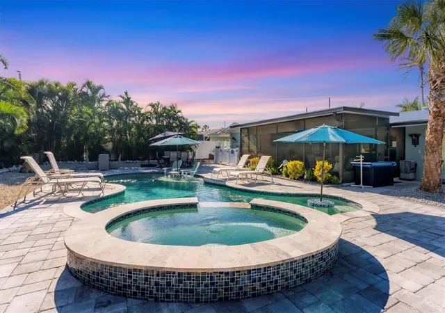 2nd image of 154 Crescent Dr, Anna Maria, FL 34216 | MLS# A4675421