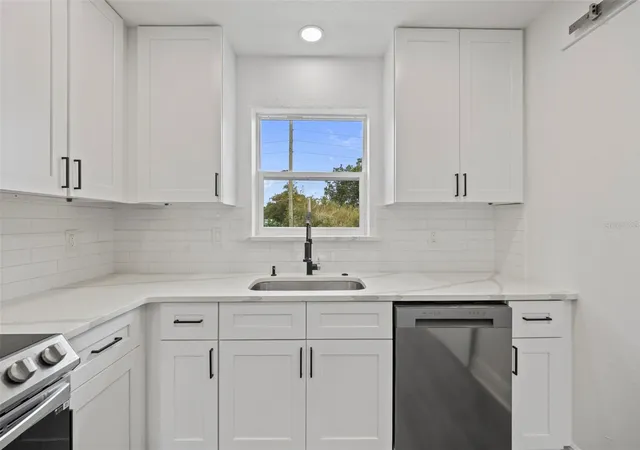 Listing Photo 4 - Condo for sale in building located at 5317 Curry Frd Rd, Orlando, FL 32812 - Unit #203