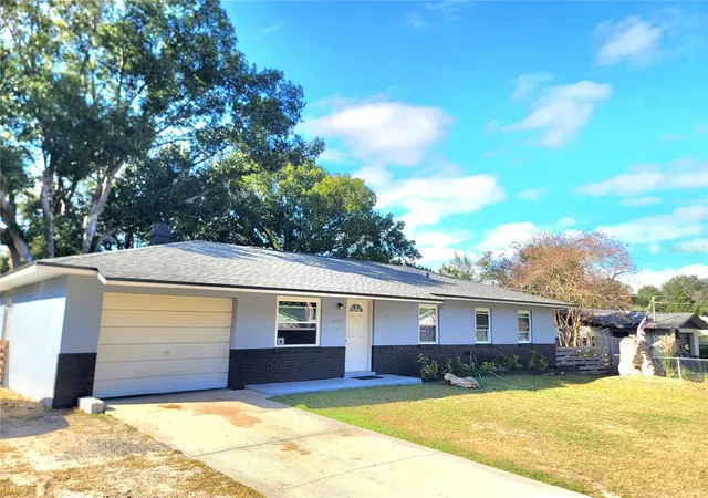 Photo 3 of Single family home for sale at 2826 Ne 18th Court, Ocala, FL 34470 | MLS# OM715158 | Listing updated on 2026-07-22