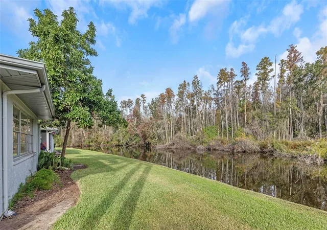 2nd image of 2024 Heathfield Cir, SUN CITY CENTER, FL 33573