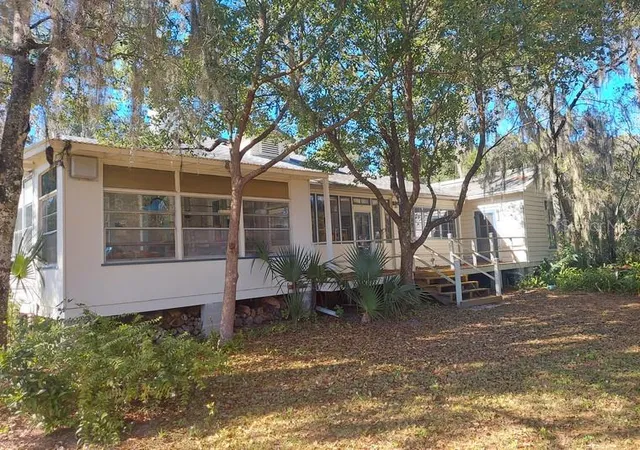 Photo 4 of Single family home for sale at 251 N Blue Lake Ave, Deland, FL 32724 | MLS# R4910412 | Listing updated on 2026-05-15