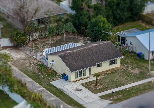Photo 2 of Single Family Residence at 276 18th Street NE, Winter Haven, FL 33881 | MLS# L4957958 | | Sold on 2026-04-27