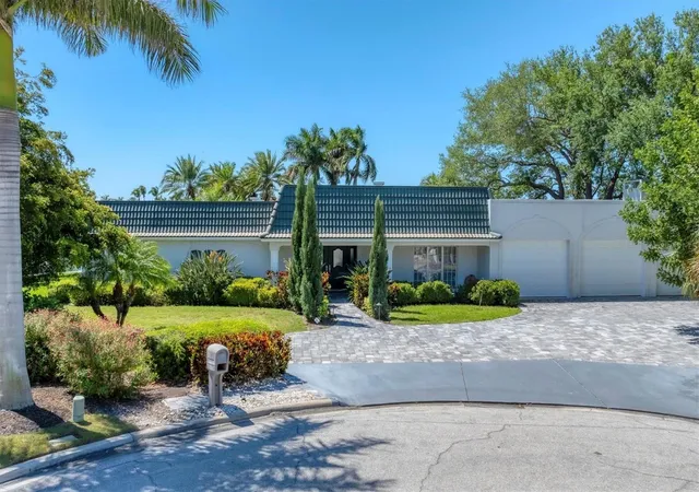 2nd image of 102 Seagull Ln, Sarasota, FL 34236 | MLS# A4675538