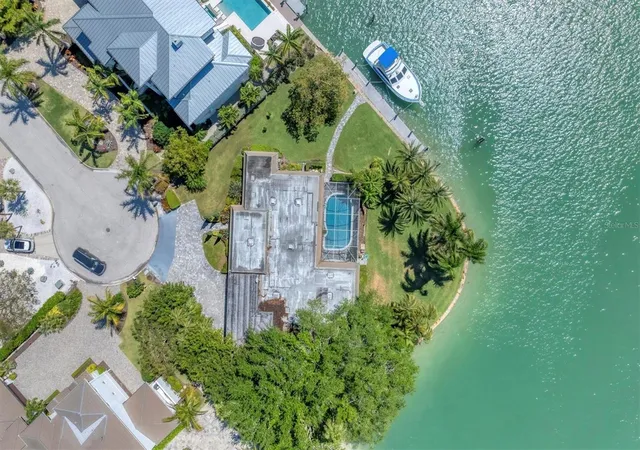 3rd image of 102 Seagull Ln, Sarasota, FL 34236 | MLS# A4675538