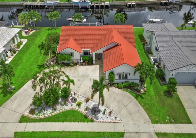 Photo 4 of Single family home for sale at 820 Bal Harbor Blvd, Punta Gorda, FL 33950 | MLS# C7519109 | Listing updated on 2026-05-20