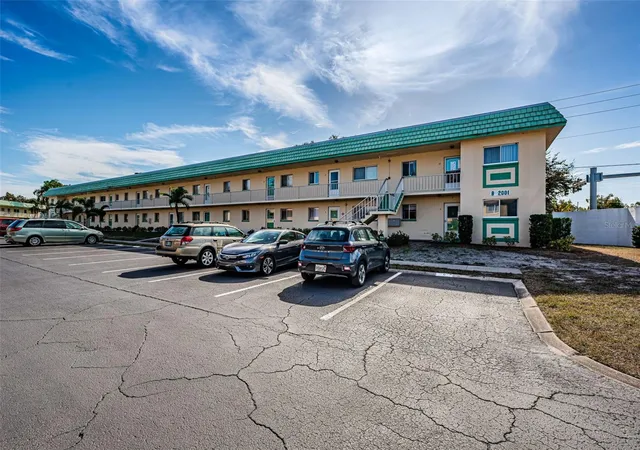 Photo 2 of Condo for sale at 2001 Greenbriar Blvd #6, Clearwater, FL 33763 | MLS# TB8457115 | Listing updated on 2026-10-20