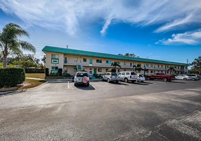 Photo 3 of Condo for sale at 2001 Greenbriar Blvd #6, Clearwater, FL 33763 | MLS# TB8457115 | Listing updated on 2026-10-20