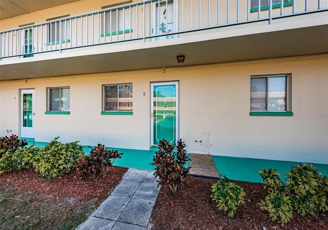 Listing Photo 4 - Condo for sale in building located at 2001 Greenbriar Blvd, CLEARWATER, FL 33763 - Unit #6