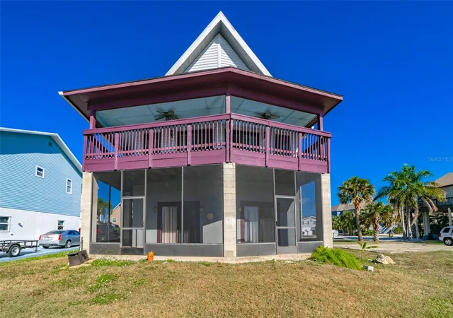 3rd image of 6432 Driftwood Dr, Hudson, FL 34667 | MLS# W7881492