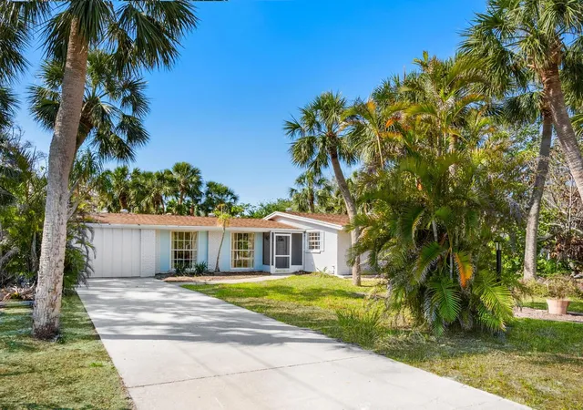 Photo 2 of Single family home for sale at 734 Canal Rd, Sarasota, FL 34242 | MLS# A4675607 | Listing updated on 2026-02-06
