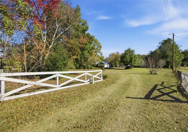 Photo 3 of Single family home for sale at 18004 Nw 55th Place, Alachua, FL 32615 | MLS# GC536086 | Listing updated on 2026-09-30