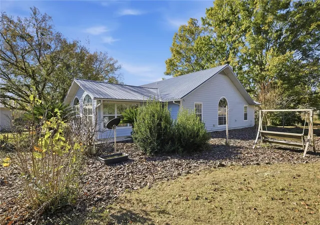 Photo 3 of Single family home for sale at 18004 NW 55th Place, Alachua, FL 32615 | MLS# GC536086 | Listing updated on 2026-09-30