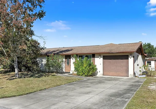 Photo 3 of Single Family Residence at 4760 Seville Dr, Sarasota, FL 34235 | MLS# TB8457334 | | Sold on 2026-02-04