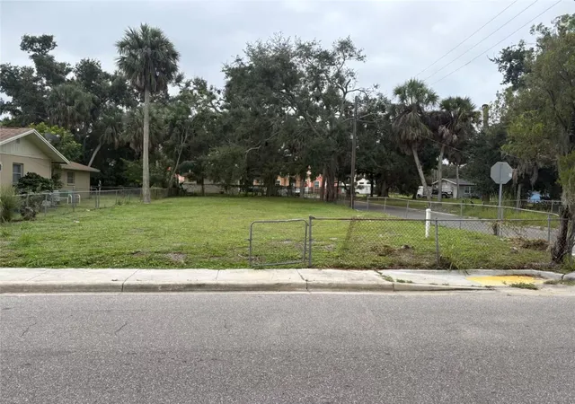 2nd image of 1626 22nd St, Sarasota, FL 34234 | MLS# A4675642