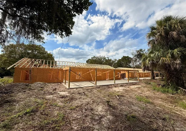 3rd image of 101 Yawn Ave, Interlachen, FL 32148 | MLS# G5105670
