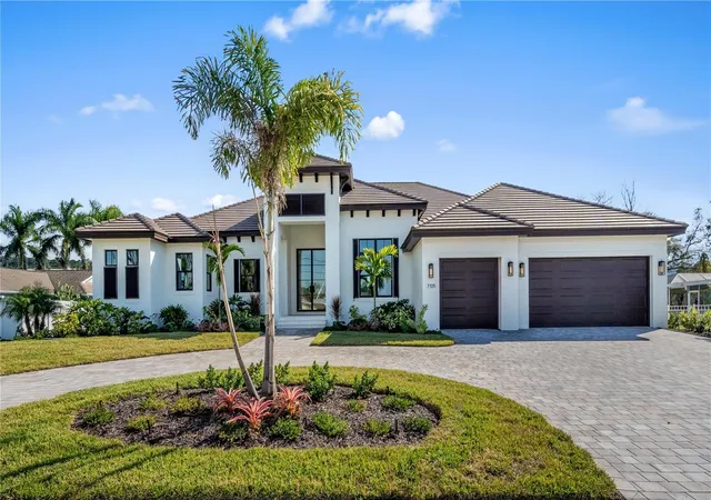 Single family home for sale at 7125 Westmoreland Dr, Sarasota, FL 34243 | MLS# A4675672 | Listing updated on 2026-08-25