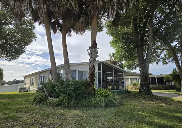 Photo 3 of Manufactured home for sale at 3740 N Citrus Cir #709, Zellwood, FL 32798 | MLS# O6368291 | Listing updated on 2026-09-26