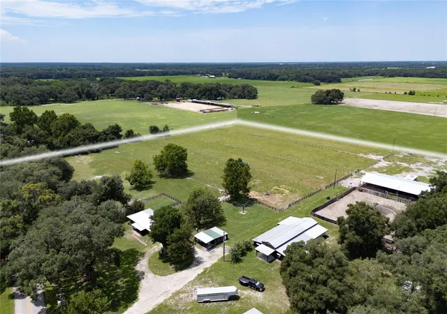 3rd image of 17885 Ne 2Nd Pl, Williston, FL 32696 | MLS# OM715392