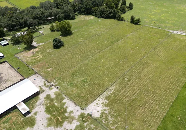 4th image of 17885 Ne 2Nd Pl, Williston, FL 32696 | MLS# OM715392