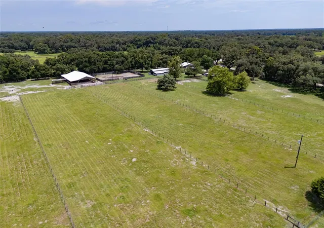 5th image of 17885 Ne 2Nd Pl, Williston, FL 32696 | MLS# OM715392