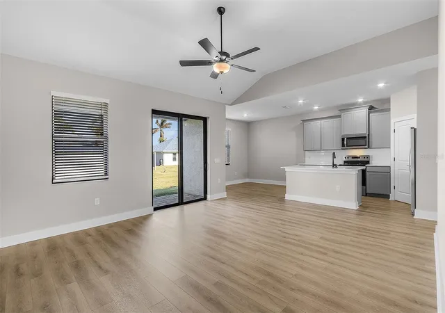 3rd image of 13515 Walden Sheffield Rd, Dover, FL 33527 | MLS# TB8457901
