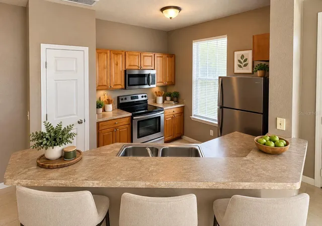 Listing Photo 5 - Condo for sale in building located at 9061 Lee Vis Blvd, Orlando, FL 32829 - Unit #1306