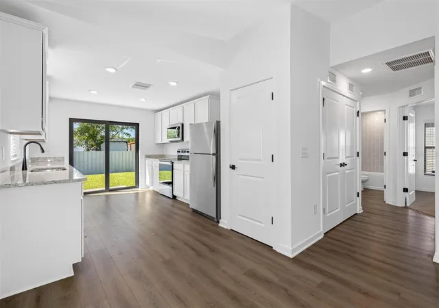 Photo 2 of Single family home for sale at 602 Blackthorn Dr, Lakeland, FL 33809 | MLS# TB8457948 | Listing updated on 2026-09-15