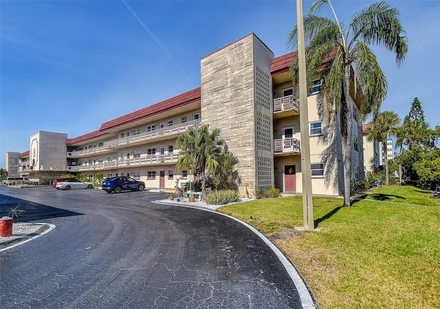Homes for sale in Gulfport, FL | 3010 59Th St S #301, Gulfport, FL 33707 | MLS# TB8458044