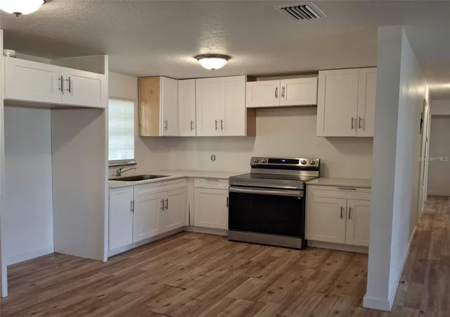 Photo 3 of Single family home for sale at 444 Sunnyview Cir, Orlando, FL 32810 | MLS# O6368887 | Listing updated on 2026-08-01
