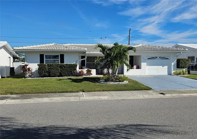 Photo 2 of Single family home for sale at 9705 Mainlands Blvd W, Pinellas Park, FL 33782 | MLS# TB8458316 | Listing updated on 2026-09-28