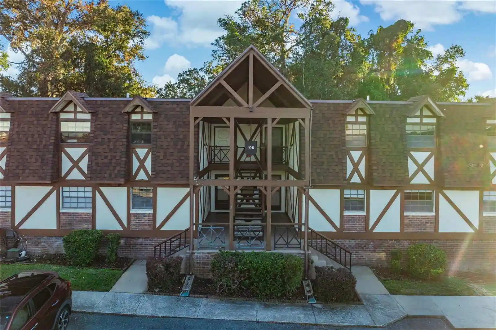 Listing Photo 2 - Condo for sale in 500 Newell Hl Rd located at 500 Newell Hl Rd, Leesburg, FL 34748 - Unit #106D