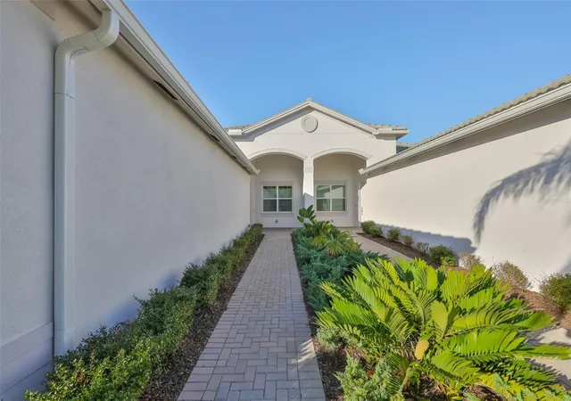 3rd image of 4906 Avila Lakes Dr, Wimauma, FL 33598 | MLS# TB8458581