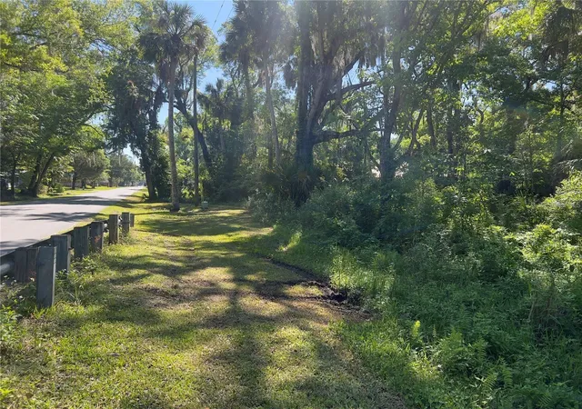 2nd image of 450 Nw Crystal St, Crystal River, FL 34428 | MLS# A4676130