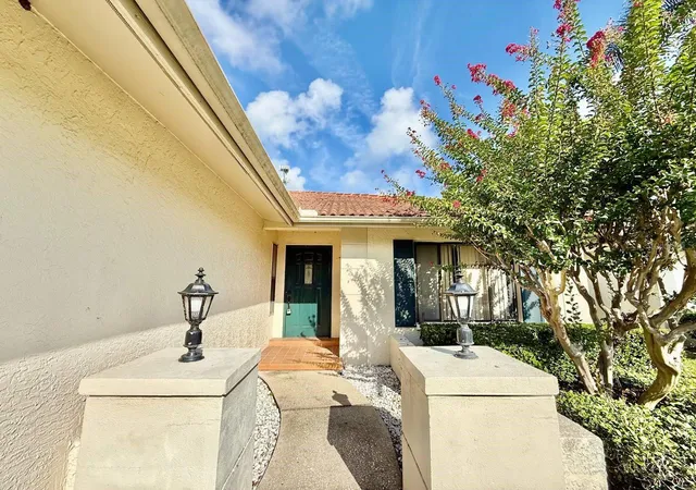 2nd image of 18308 Aintree Ct, Tampa, FL 33647 | MLS# L4958076